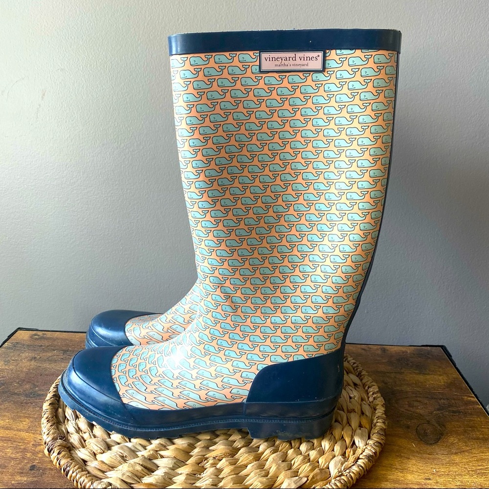 Vineyard Vines whale rain boots size 9